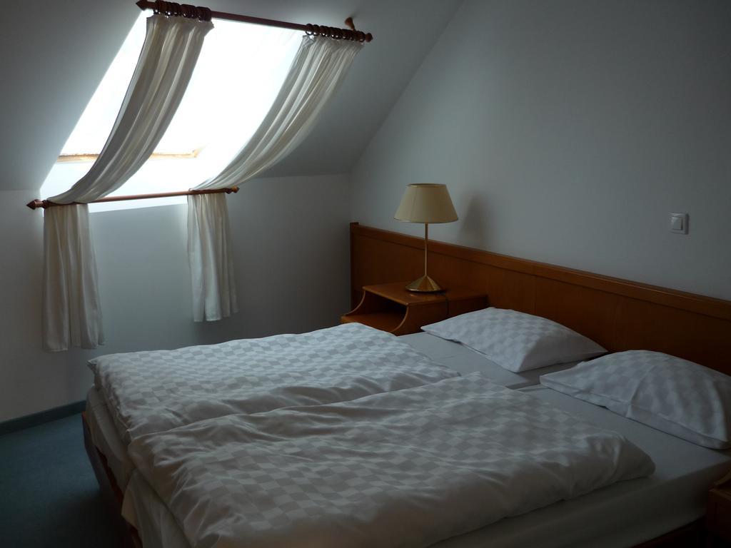 Oereg Malom Hotel Csepreg Zimmer foto